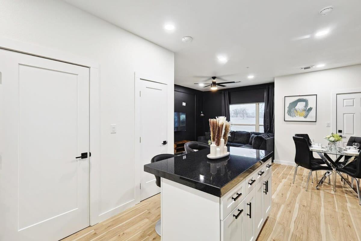 New 2B Townhome Near At&T Global Life 6Flag Arlington Exteriör bild